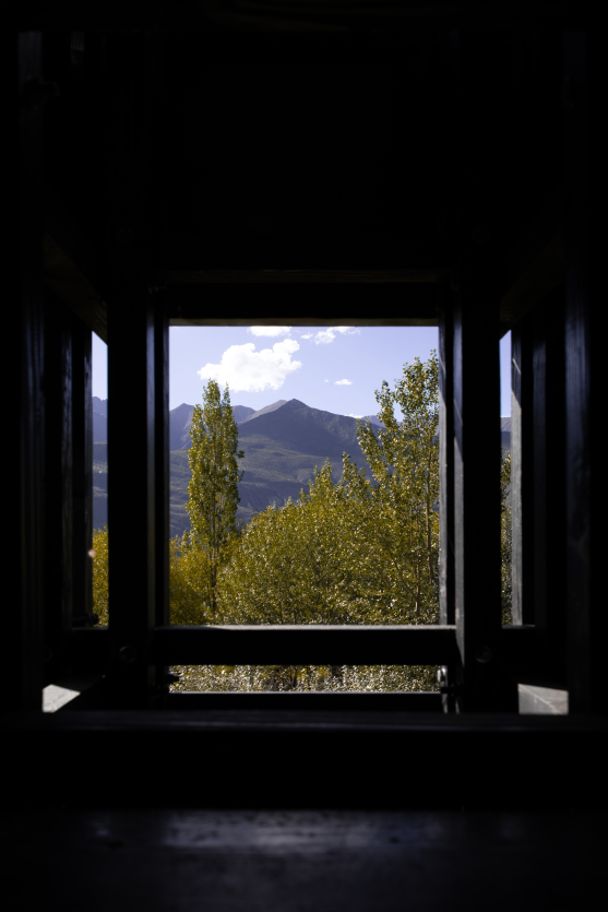 室內(nèi)窗景3 攝影：江奇?zhèn)?Indoor window view 3 by Qiwei Jiang.png